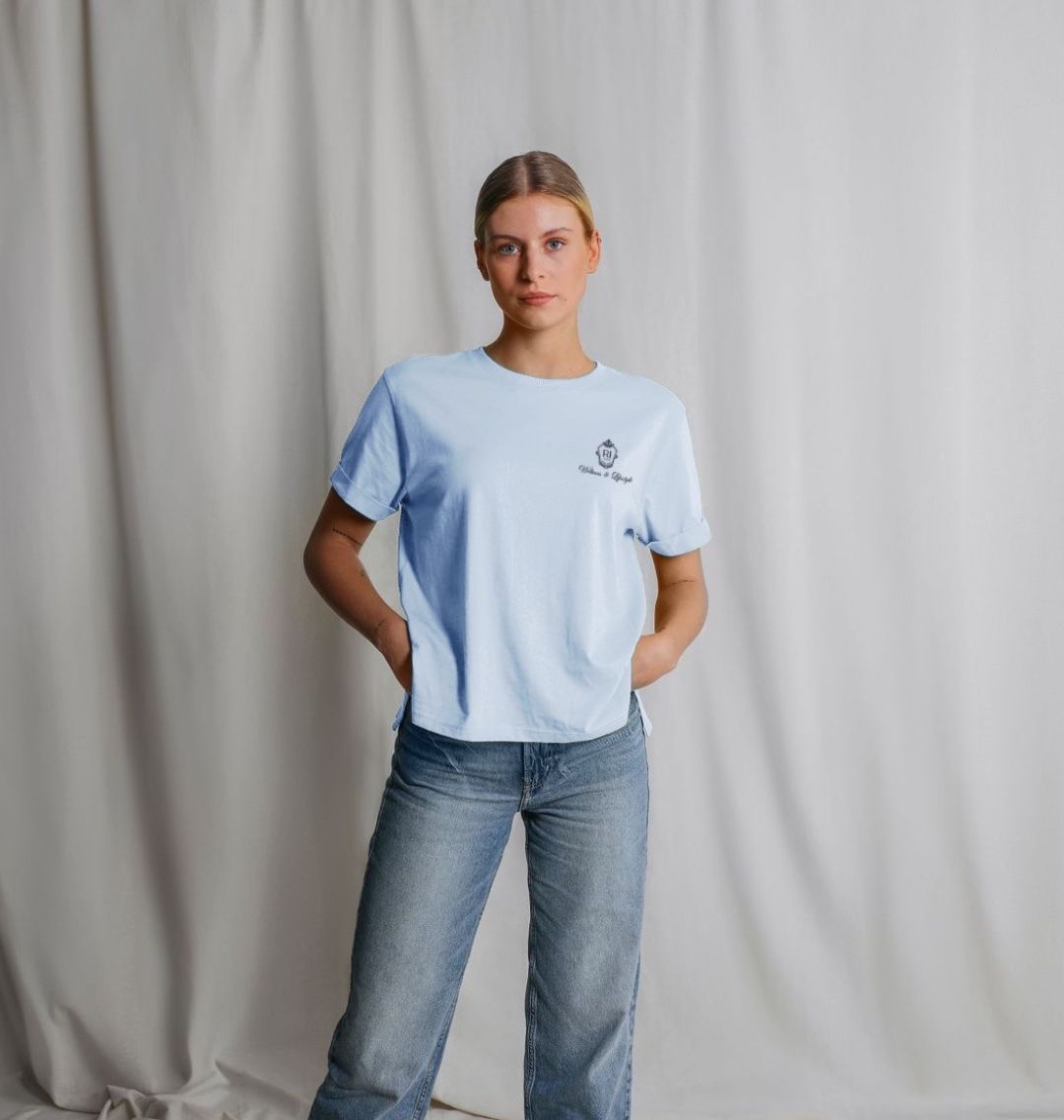 R1 CLUB Relaxed tee in pastel blue with navy logo