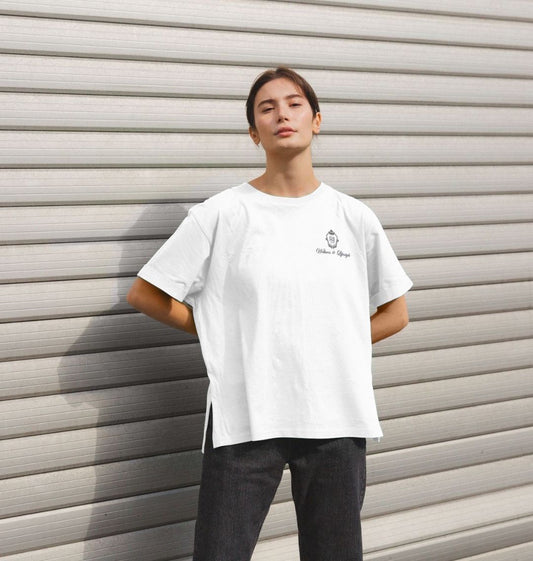 R1 CLUB Relaxed tee with iron gate emblem